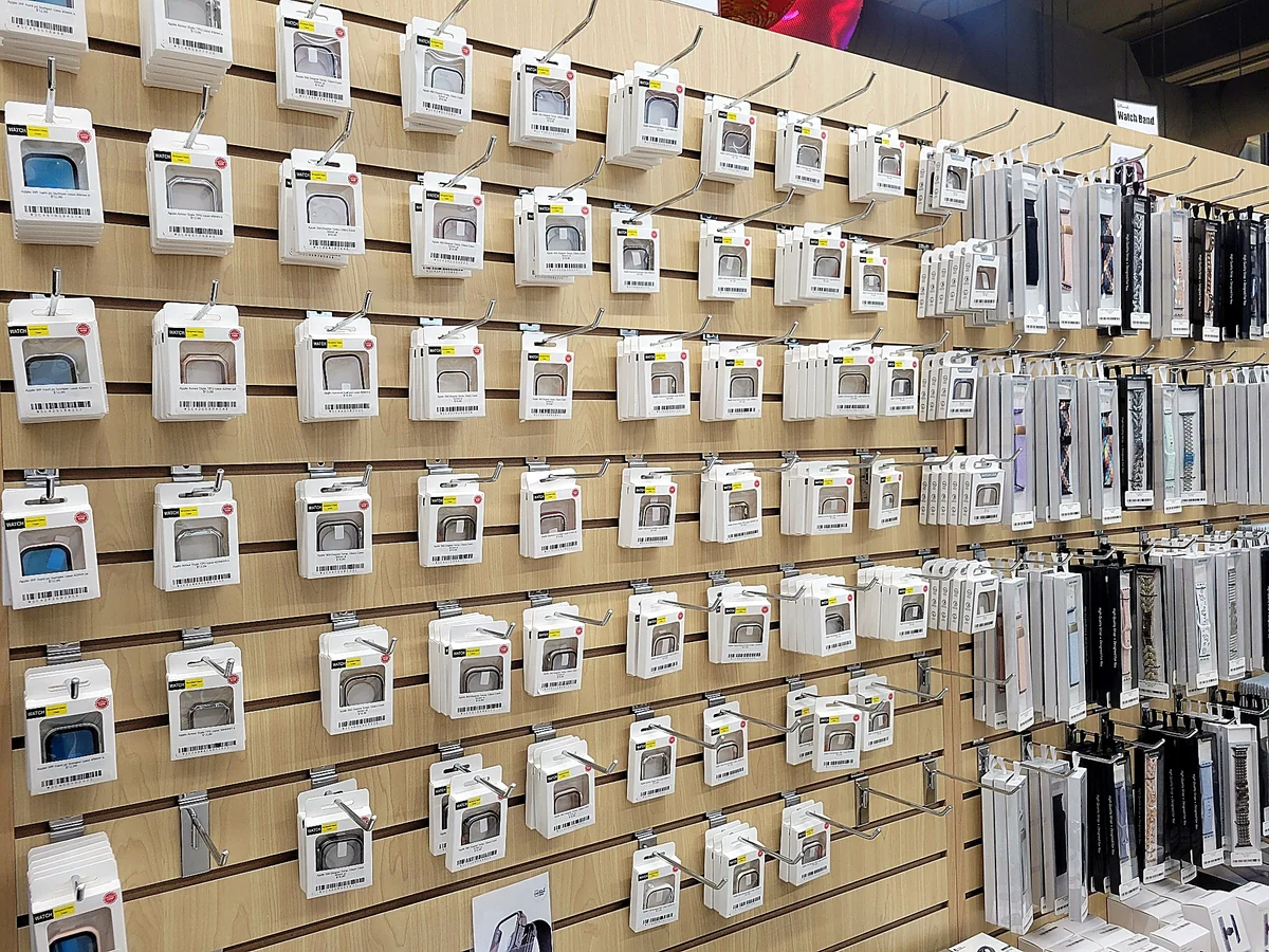Display of watch cases and watch bands